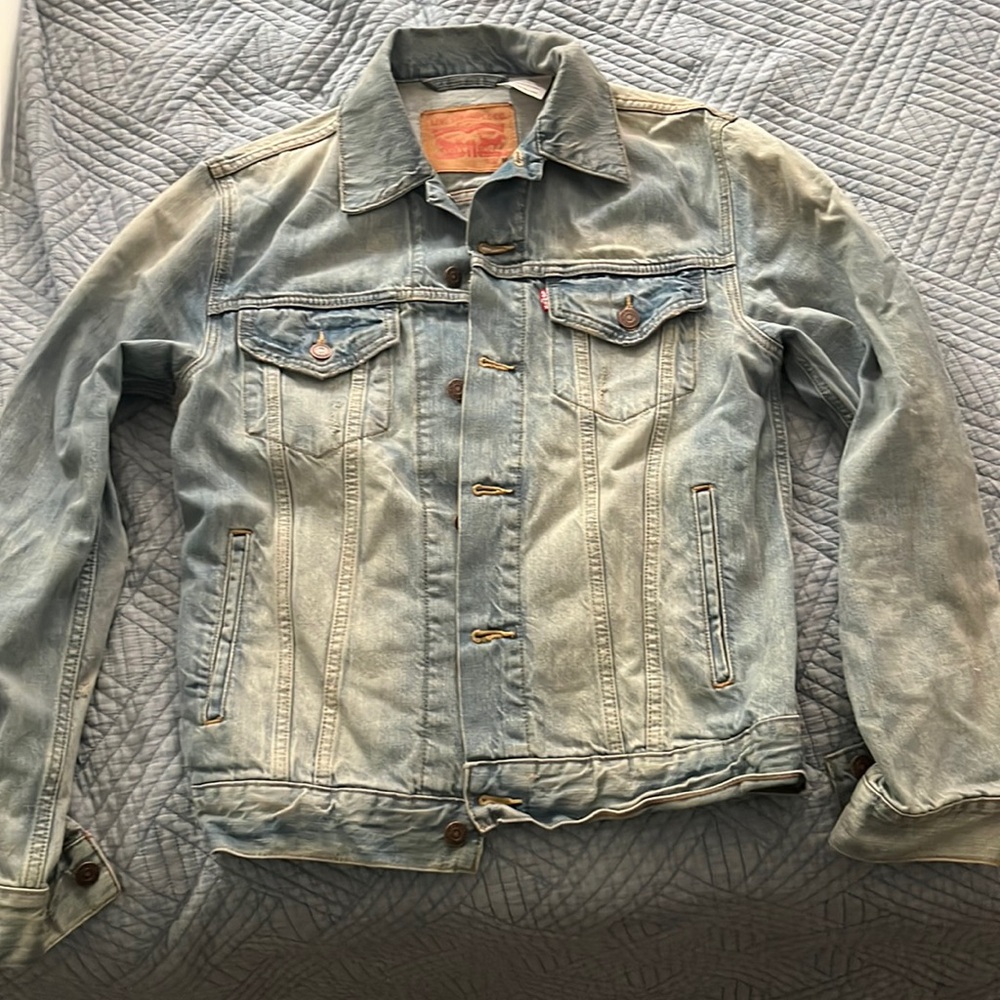 Levi’s Type 3 Trucker Jacket Light Wash Distressed